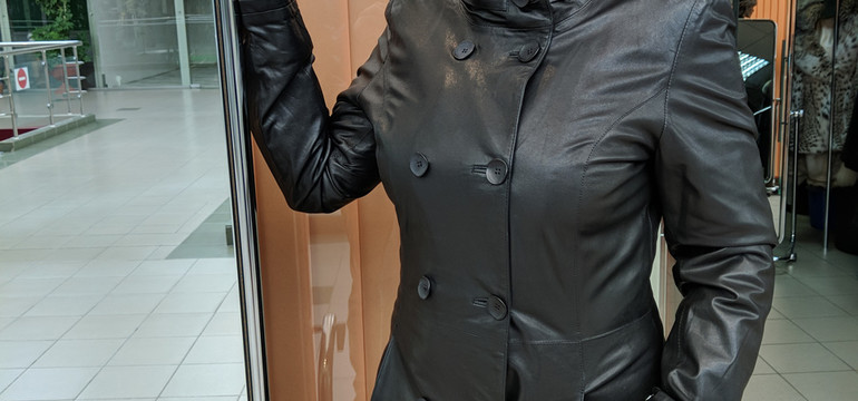 Женское пальто на пуговицах из натуральной кожи недорого