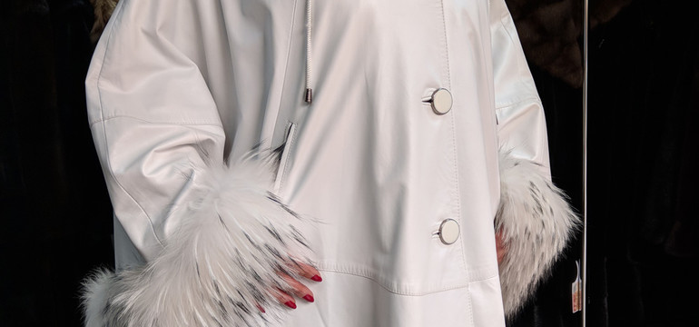 Зимнее кожаное пальто с мехом женское на теплой подкладке